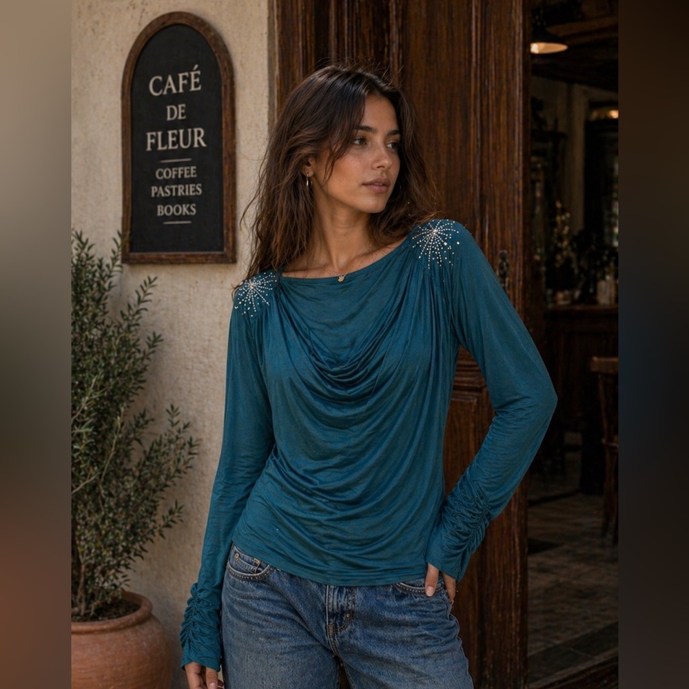 NWOT Long sleeve top ruched details